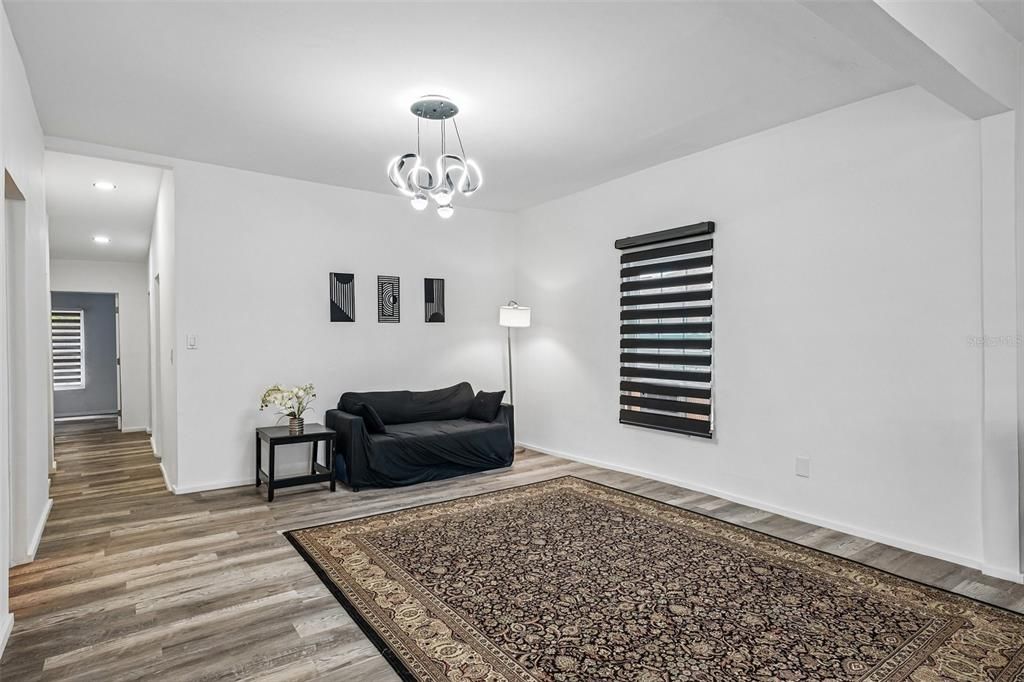 For Sale: $329,000 (3 beds, 2 baths, 1086 Square Feet)