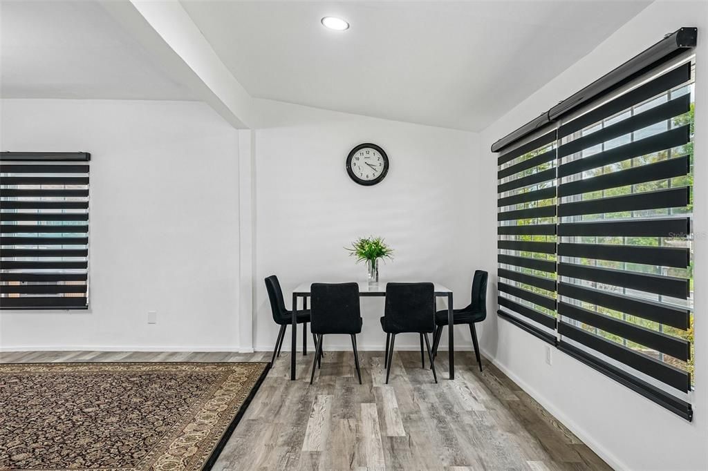 For Sale: $329,000 (3 beds, 2 baths, 1086 Square Feet)