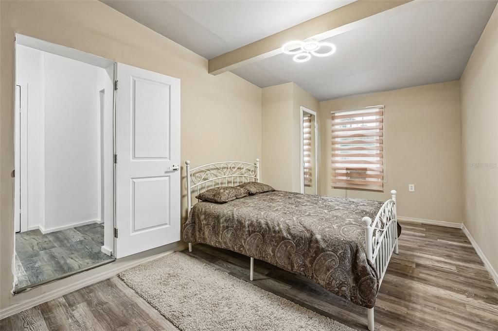 For Sale: $329,000 (3 beds, 2 baths, 1086 Square Feet)