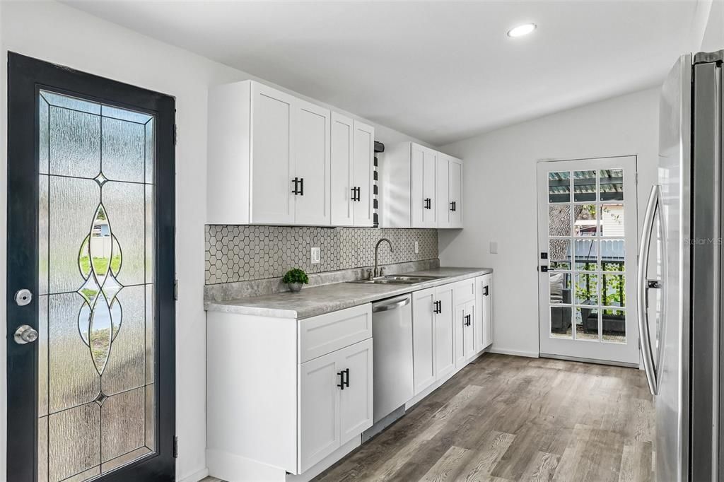 For Sale: $329,000 (3 beds, 2 baths, 1086 Square Feet)