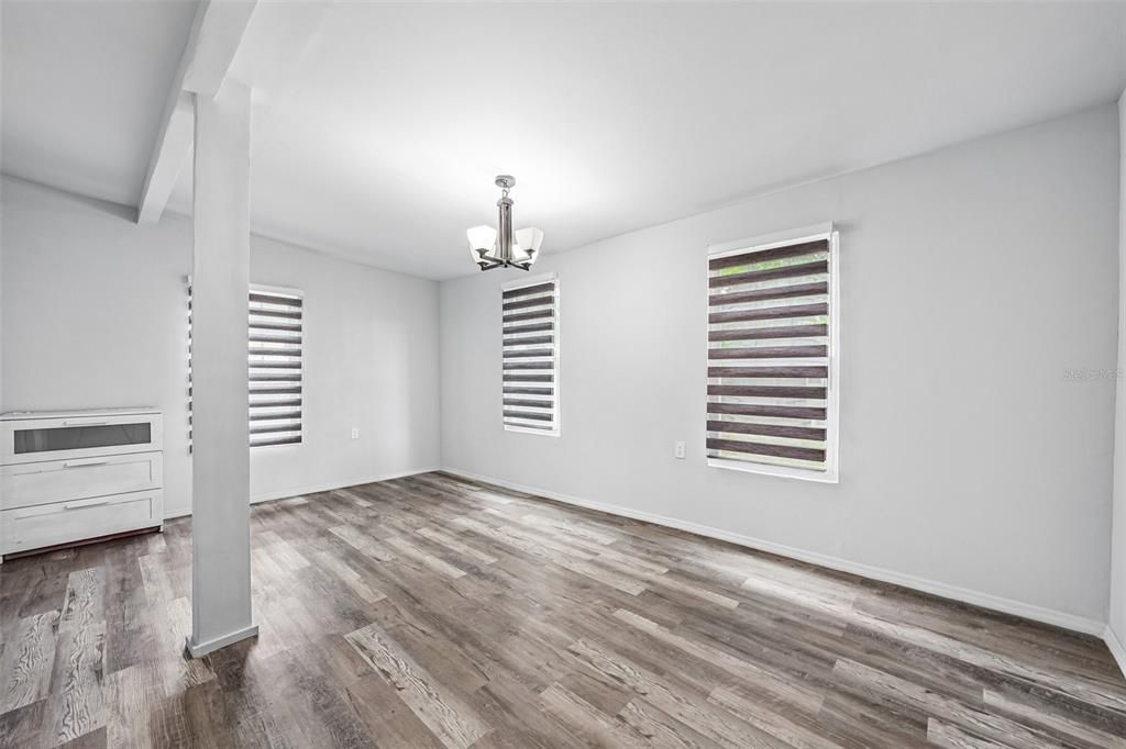 For Sale: $329,000 (3 beds, 2 baths, 1086 Square Feet)