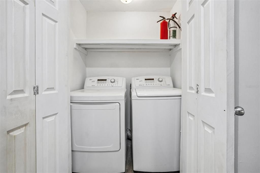 For Sale: $329,000 (3 beds, 2 baths, 1086 Square Feet)