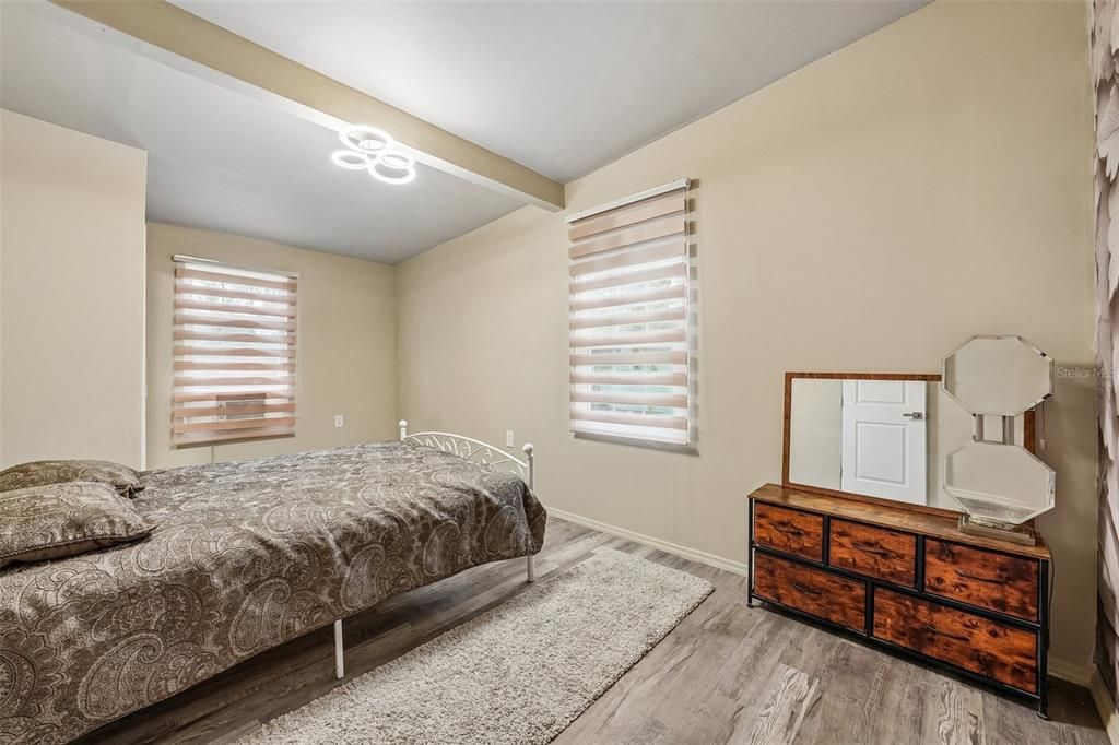 For Sale: $329,000 (3 beds, 2 baths, 1086 Square Feet)