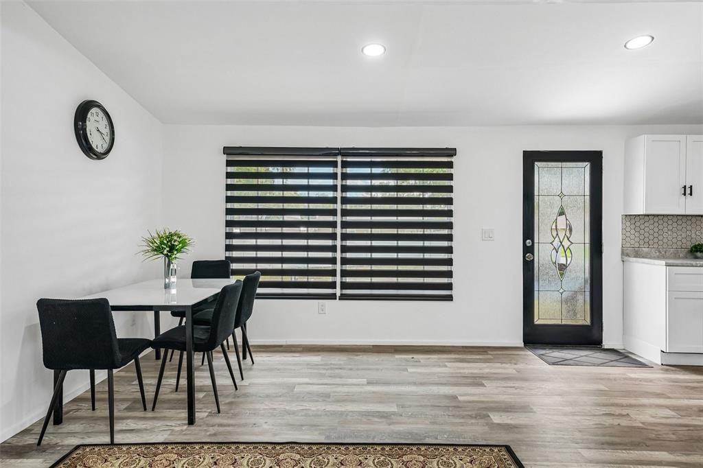 For Sale: $329,000 (3 beds, 2 baths, 1086 Square Feet)