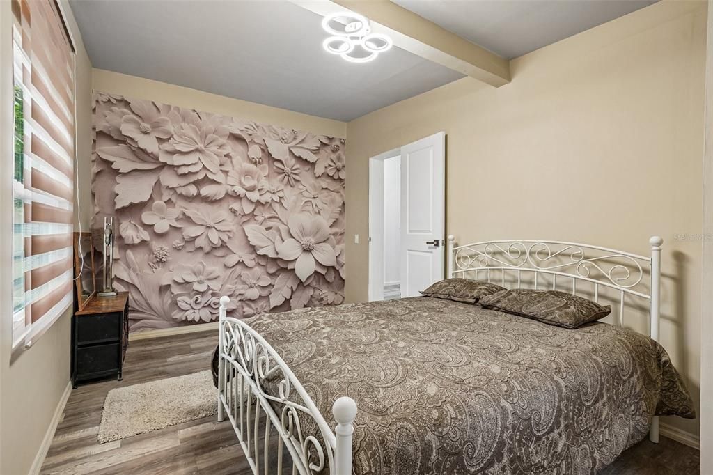 For Sale: $329,000 (3 beds, 2 baths, 1086 Square Feet)