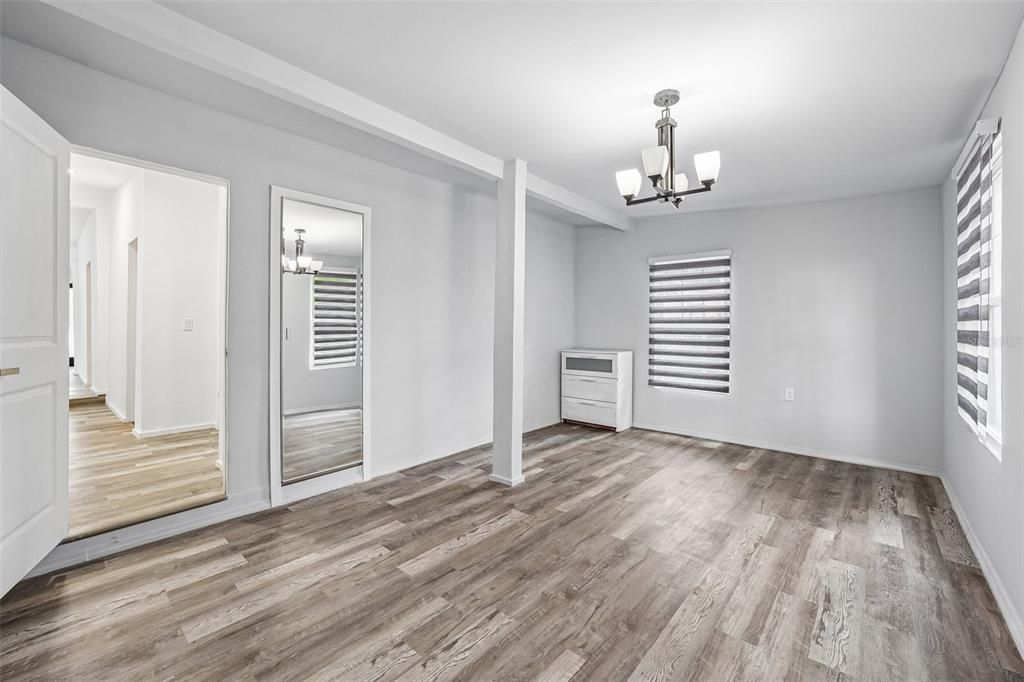 For Sale: $329,000 (3 beds, 2 baths, 1086 Square Feet)