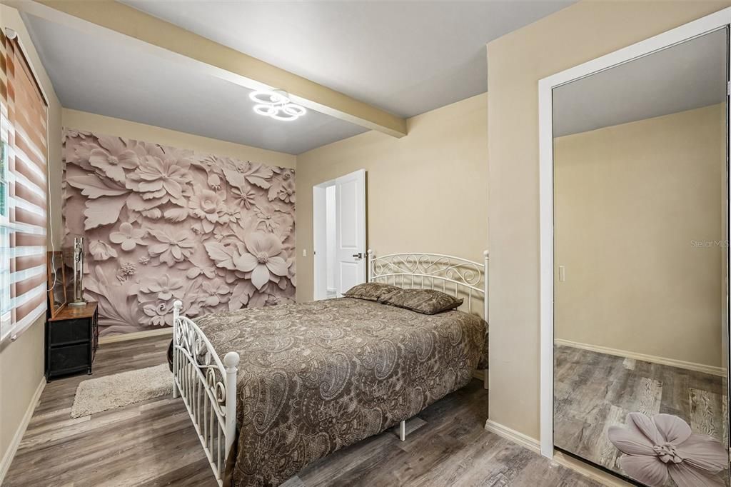 For Sale: $329,000 (3 beds, 2 baths, 1086 Square Feet)