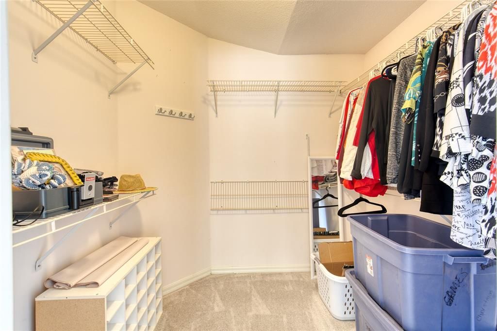 For Sale: $429,900 (3 beds, 2 baths, 1929 Square Feet)