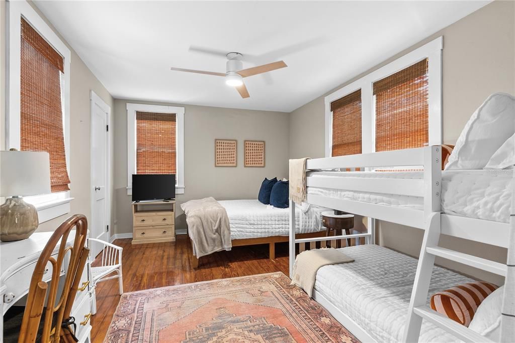For Rent: $3,100 (2 beds, 2 baths, 1125 Square Feet)