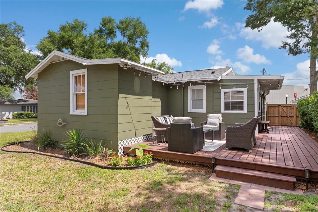 For Rent: $3,100 (2 beds, 2 baths, 1125 Square Feet)