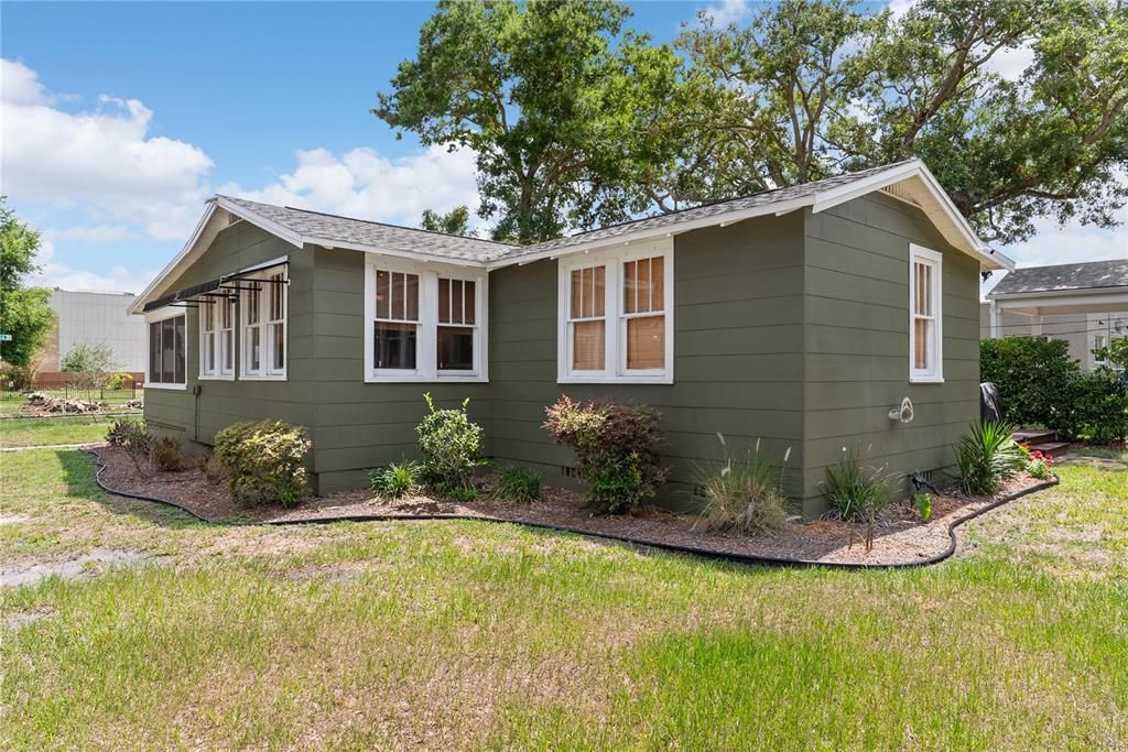 For Rent: $3,100 (2 beds, 2 baths, 1125 Square Feet)
