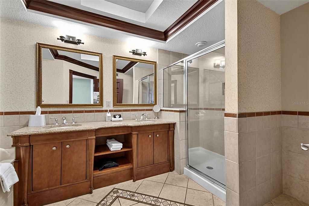 For Sale: $365,000 (1 beds, 1 baths, 678 Square Feet)