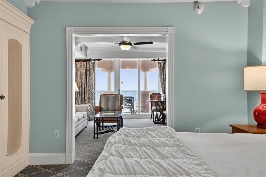 For Sale: $365,000 (1 beds, 1 baths, 678 Square Feet)