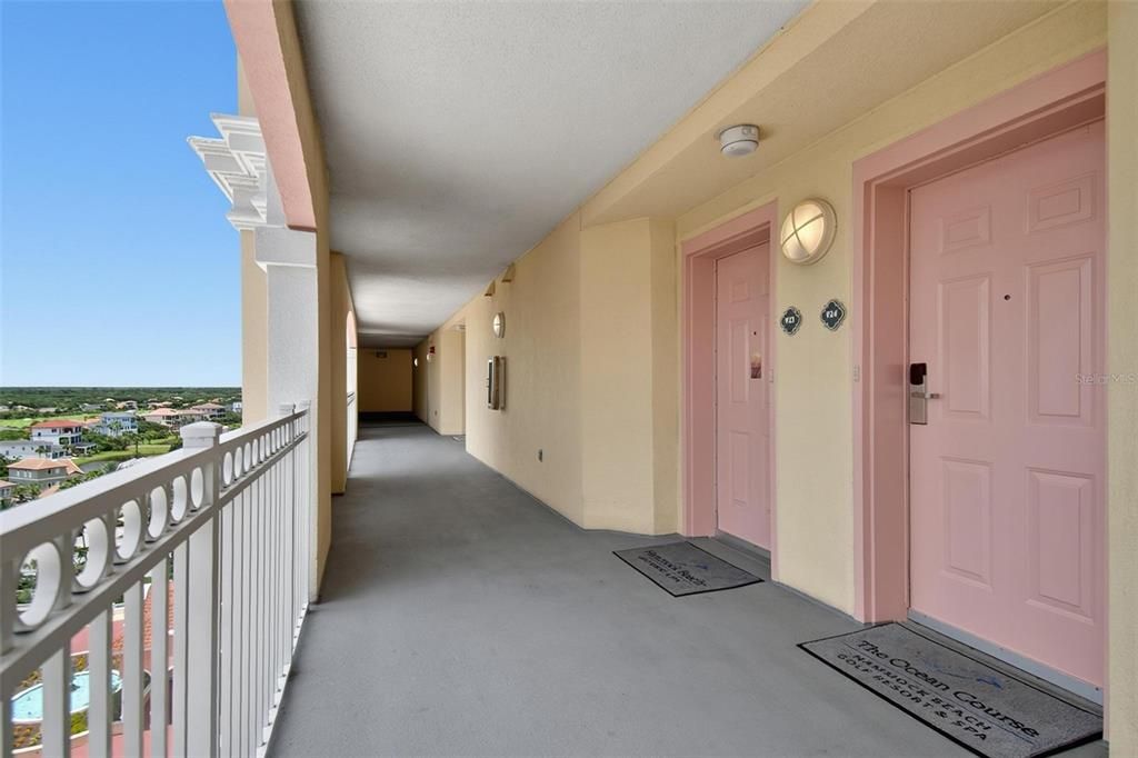 For Sale: $365,000 (1 beds, 1 baths, 678 Square Feet)