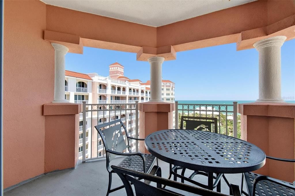 For Sale: $365,000 (1 beds, 1 baths, 678 Square Feet)