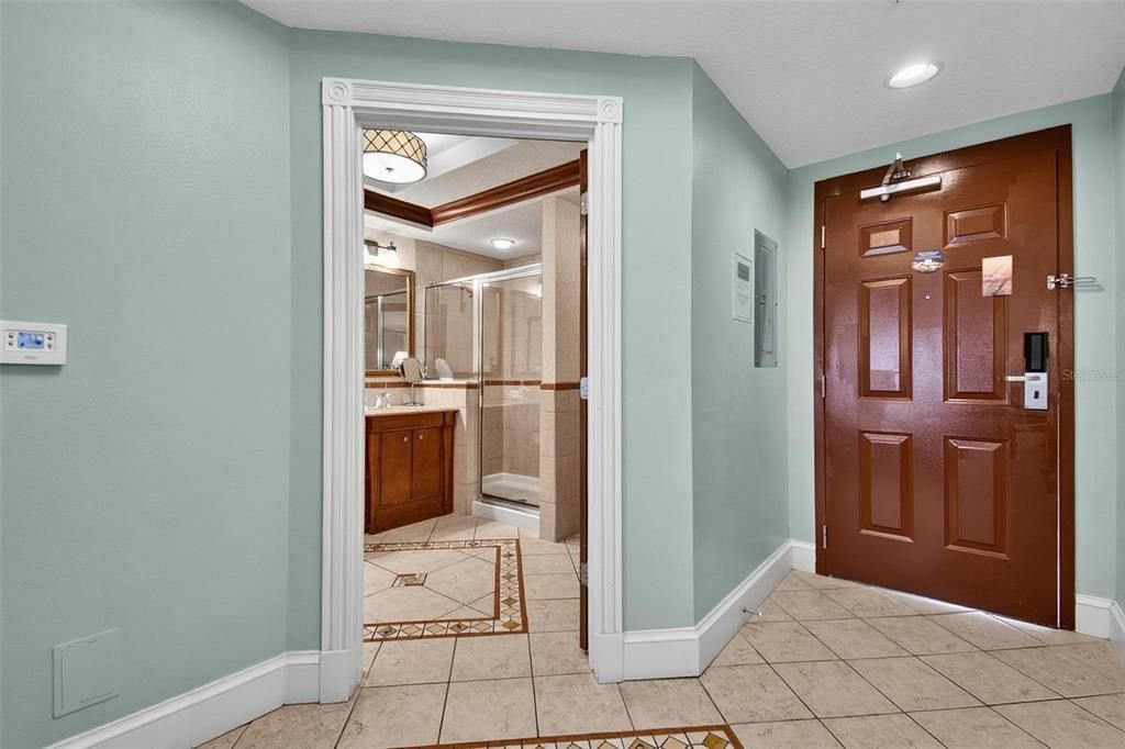 For Sale: $365,000 (1 beds, 1 baths, 678 Square Feet)