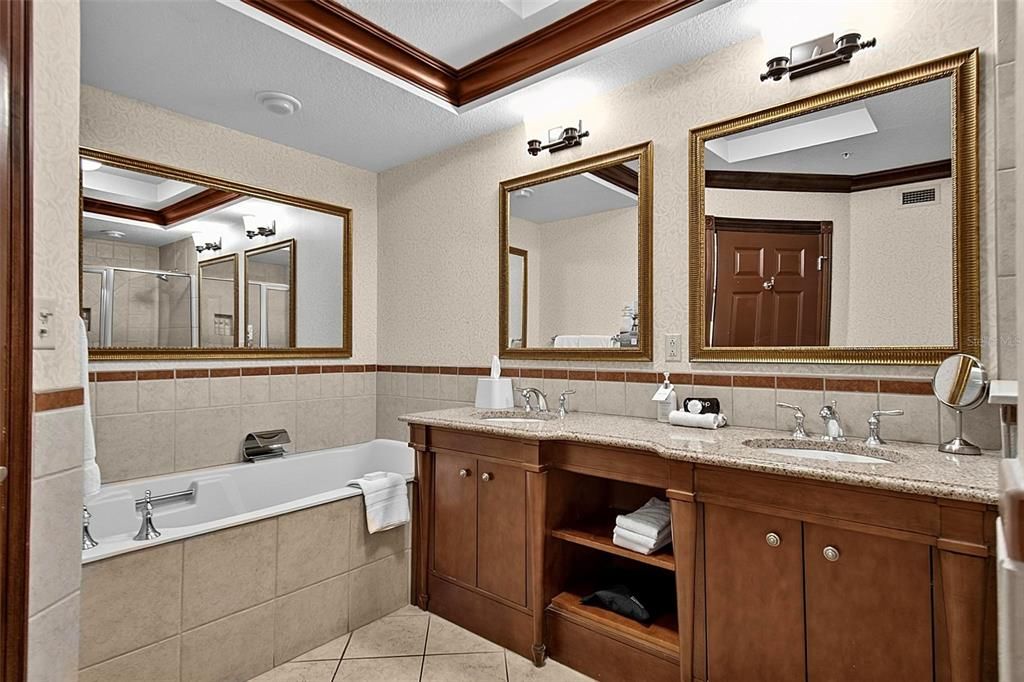 For Sale: $365,000 (1 beds, 1 baths, 678 Square Feet)