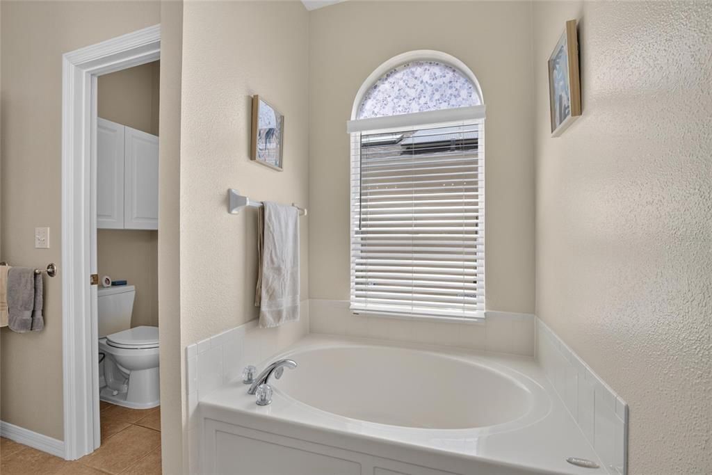 For Sale: $410,000 (4 beds, 2 baths, 2080 Square Feet)