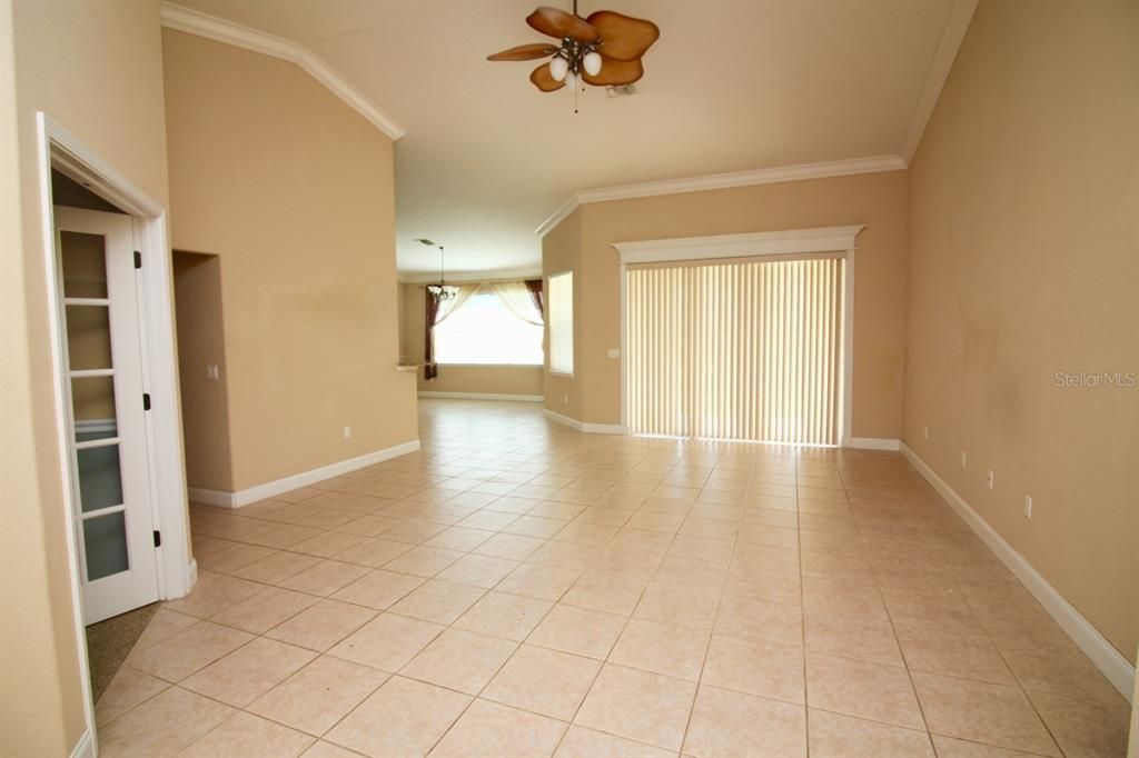 En Venta: $369,900 (3 camas, 2 baños, 2383 Pies cuadrados)