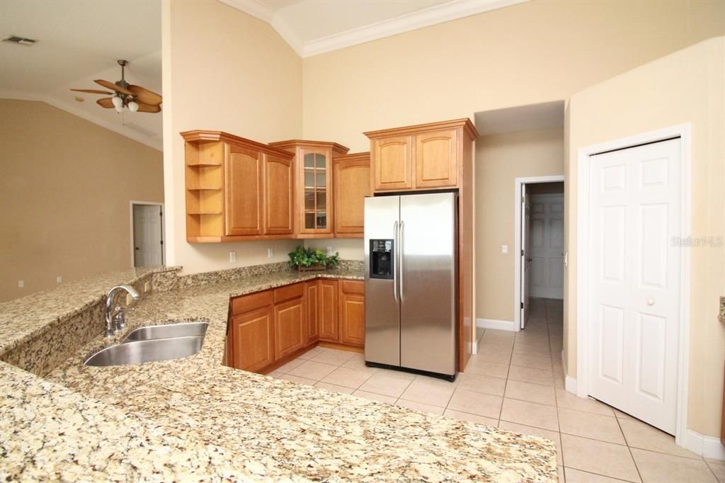 En Venta: $369,900 (3 camas, 2 baños, 2383 Pies cuadrados)