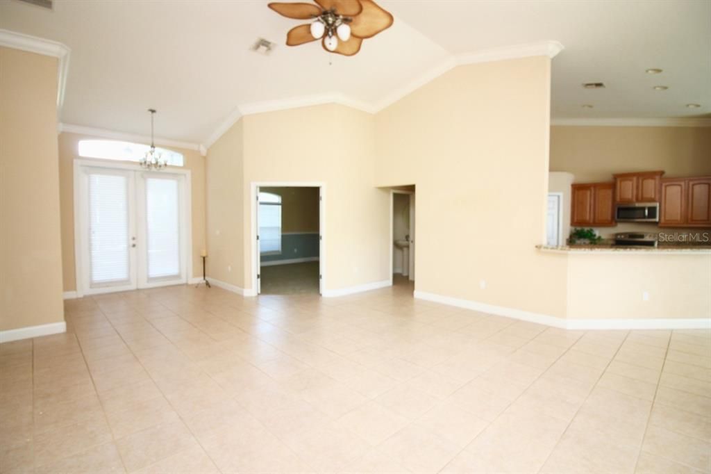 En Venta: $369,900 (3 camas, 2 baños, 2383 Pies cuadrados)
