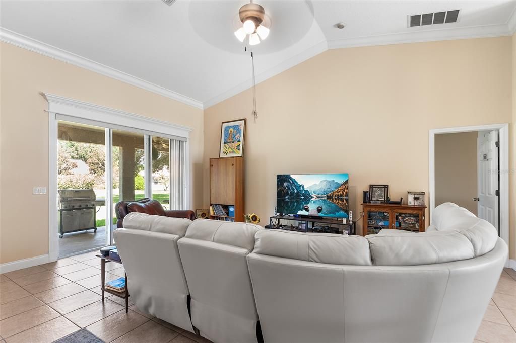 En Venta: $369,900 (3 camas, 2 baños, 2383 Pies cuadrados)