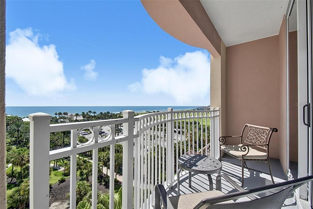 For Sale: $320,000 (1 beds, 1 baths, 678 Square Feet)