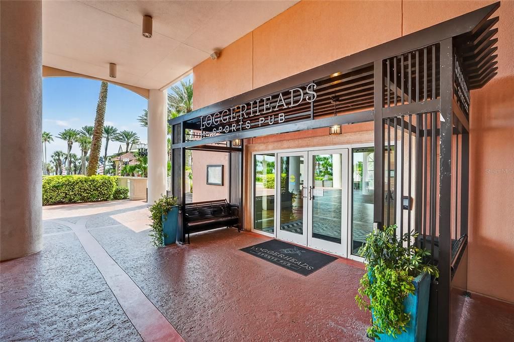 For Sale: $320,000 (1 beds, 1 baths, 678 Square Feet)