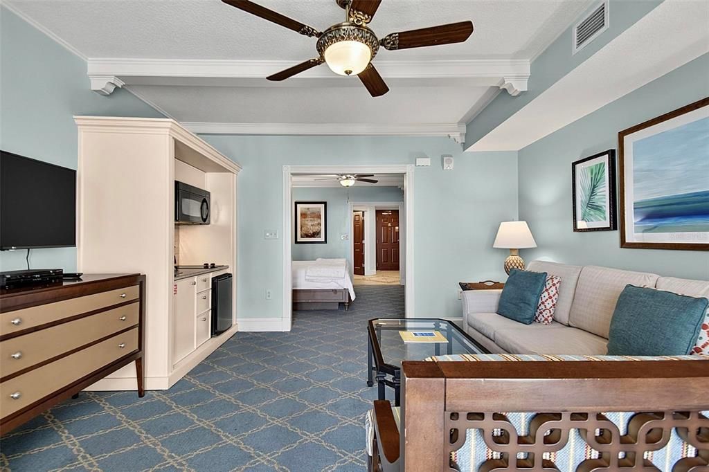 For Sale: $320,000 (1 beds, 1 baths, 678 Square Feet)