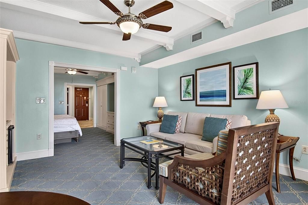 For Sale: $320,000 (1 beds, 1 baths, 678 Square Feet)