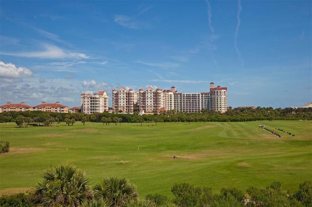 For Sale: $320,000 (1 beds, 1 baths, 678 Square Feet)