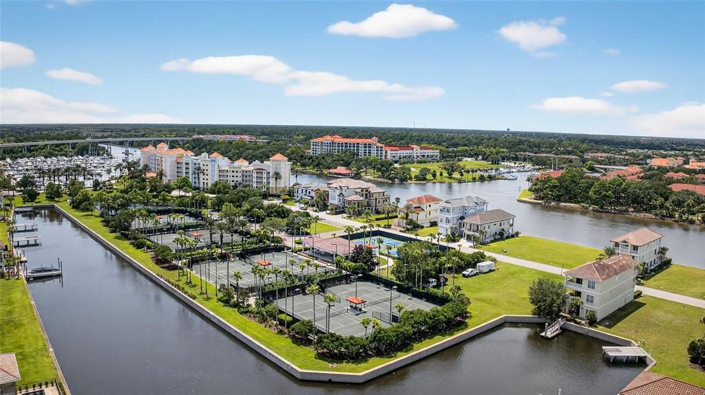 For Sale: $320,000 (1 beds, 1 baths, 678 Square Feet)