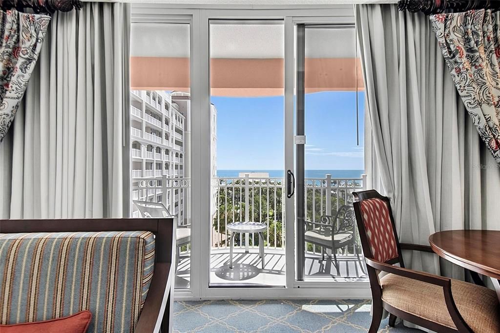 For Sale: $320,000 (1 beds, 1 baths, 678 Square Feet)