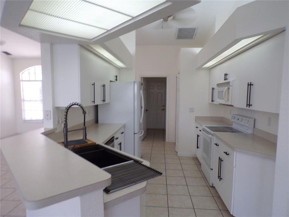 В аренду: $1,900 (3 спален, 2 ванн, 1615 Квадратных фут)