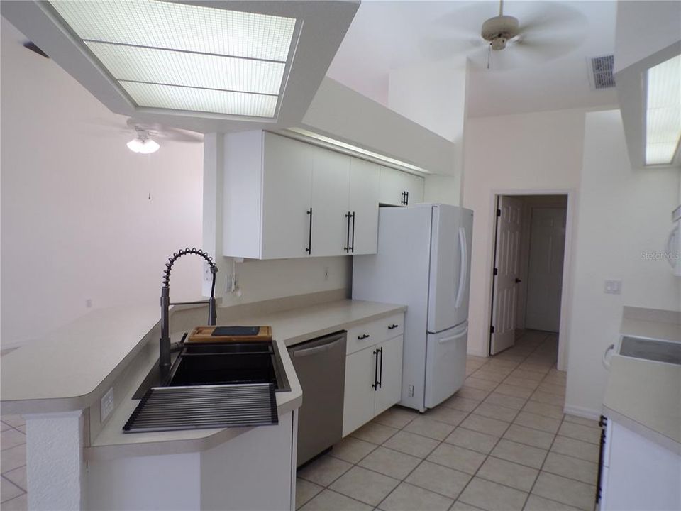 В аренду: $1,900 (3 спален, 2 ванн, 1615 Квадратных фут)