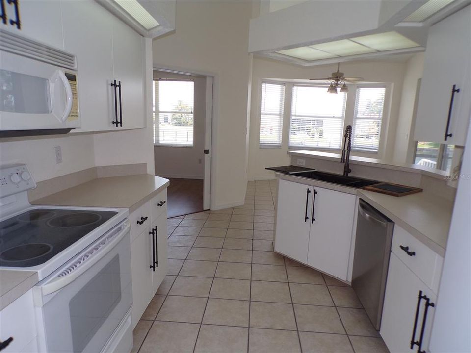 В аренду: $1,900 (3 спален, 2 ванн, 1615 Квадратных фут)