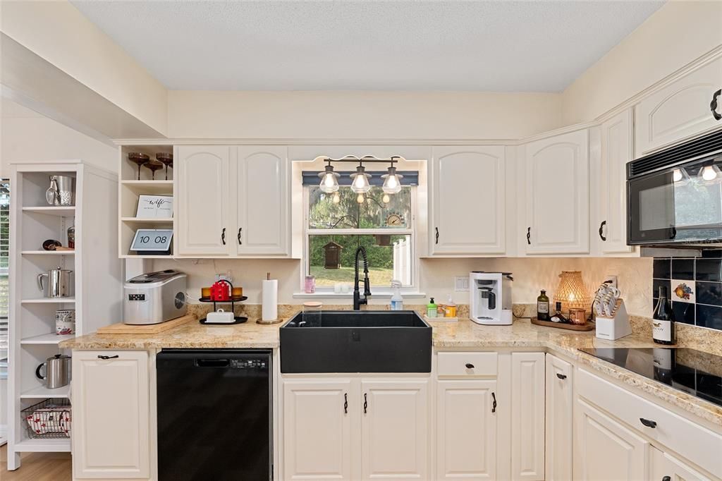 For Sale: $459,000 (4 beds, 2 baths, 2011 Square Feet)