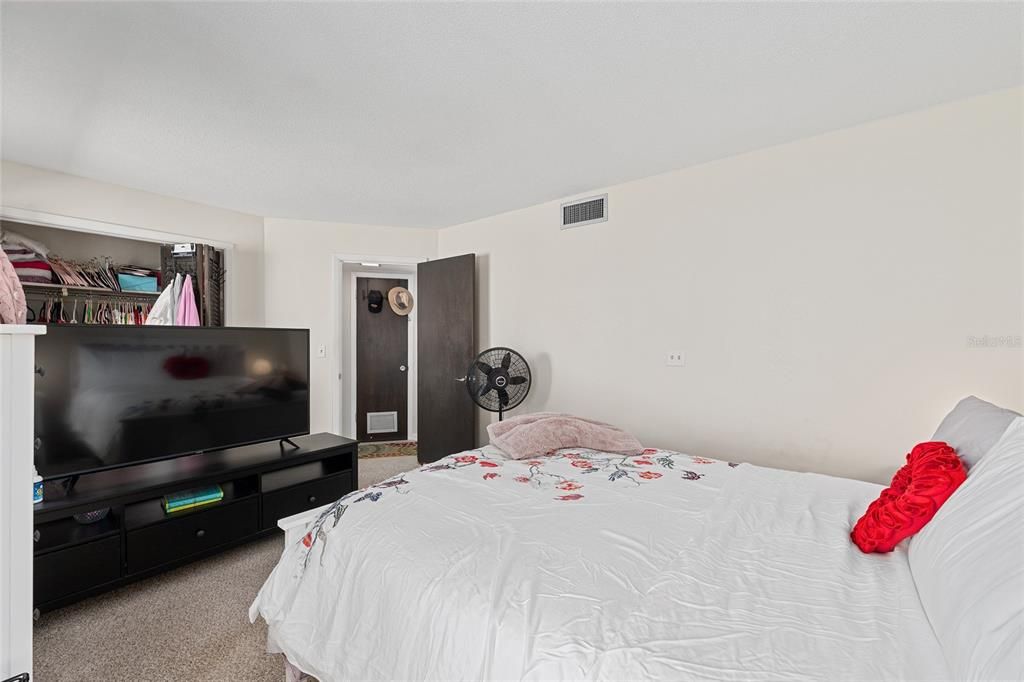 For Sale: $459,000 (4 beds, 2 baths, 2011 Square Feet)