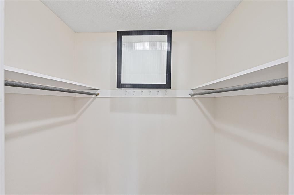 For Sale: $459,000 (4 beds, 2 baths, 2011 Square Feet)