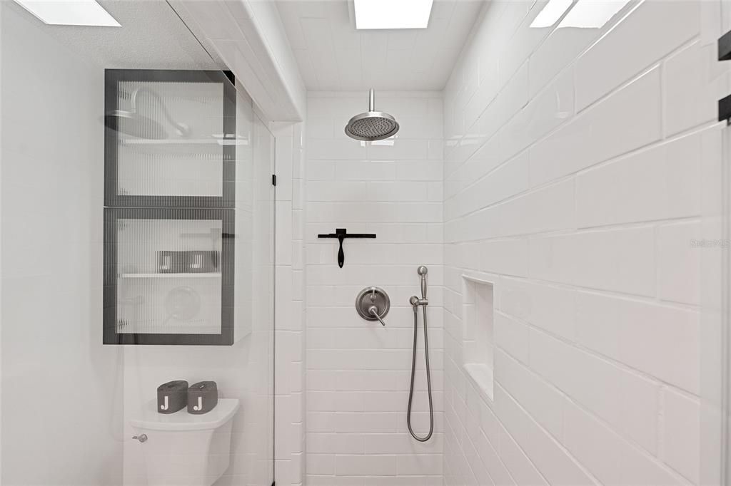For Sale: $459,000 (4 beds, 2 baths, 2011 Square Feet)