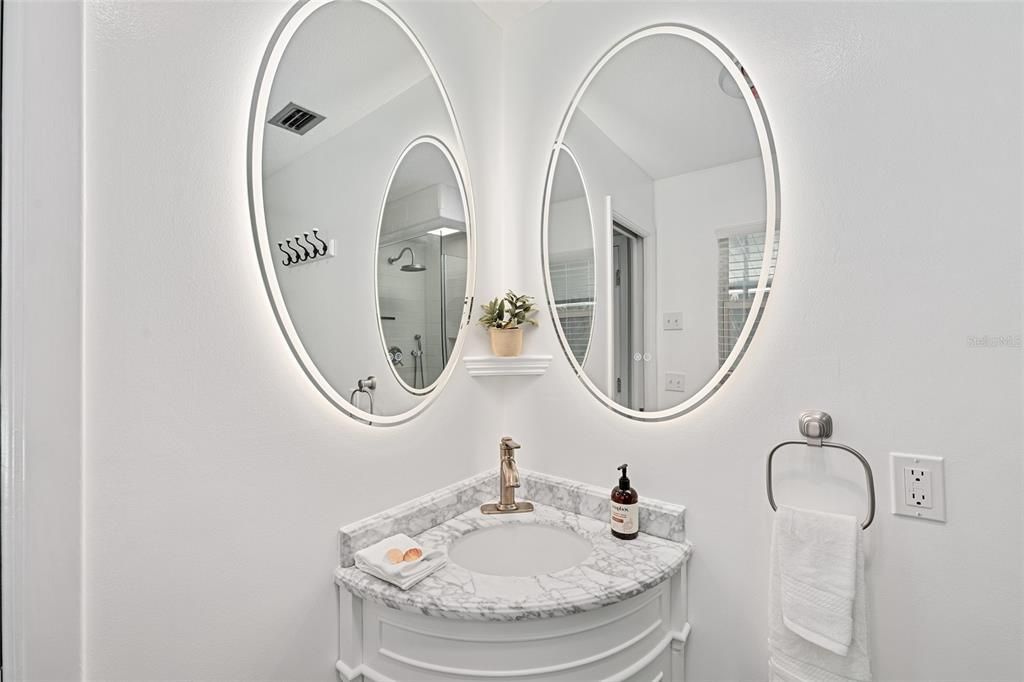 For Sale: $459,000 (4 beds, 2 baths, 2011 Square Feet)