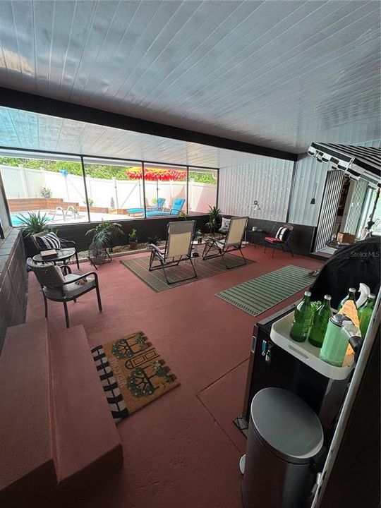 For Sale: $459,000 (4 beds, 2 baths, 2011 Square Feet)
