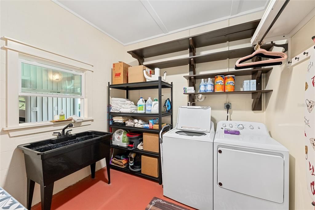 For Sale: $459,000 (4 beds, 2 baths, 2011 Square Feet)