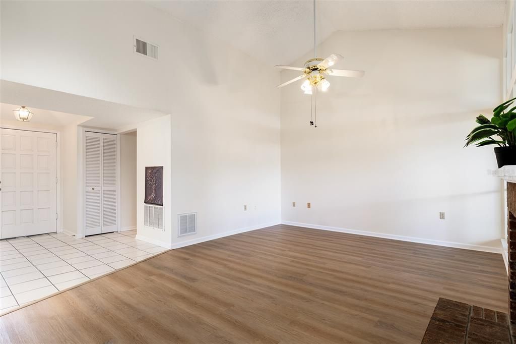 For Sale: $239,900 (3 beds, 2 baths, 1484 Square Feet)