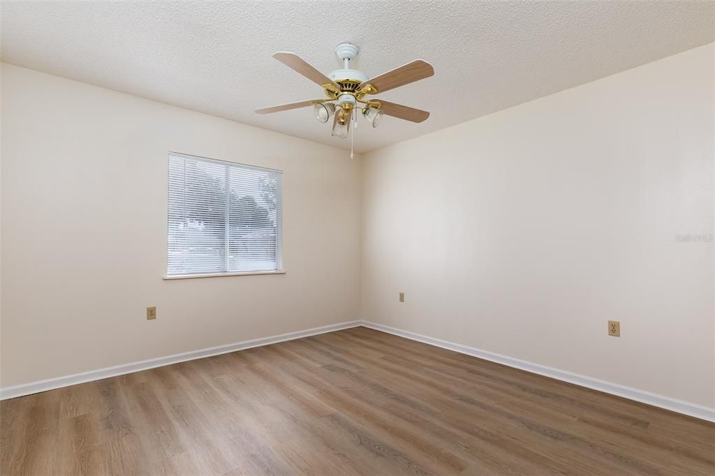 For Sale: $239,900 (3 beds, 2 baths, 1484 Square Feet)