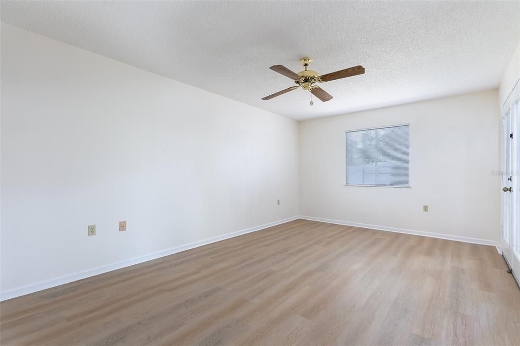 For Sale: $239,900 (3 beds, 2 baths, 1484 Square Feet)