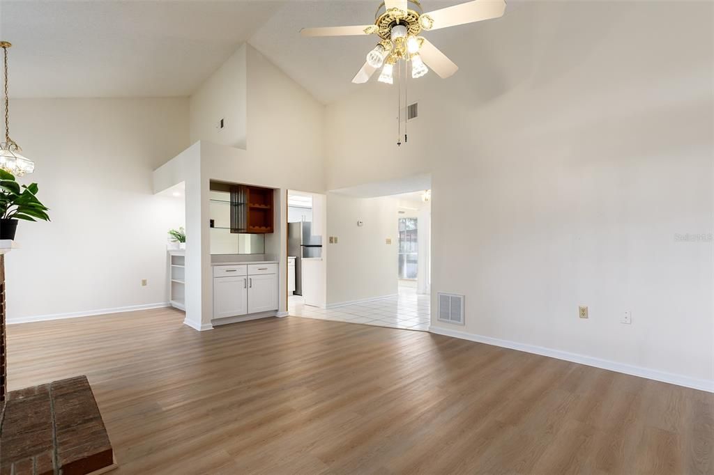 For Sale: $239,900 (3 beds, 2 baths, 1484 Square Feet)