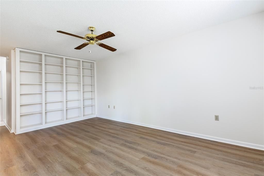 For Sale: $239,900 (3 beds, 2 baths, 1484 Square Feet)