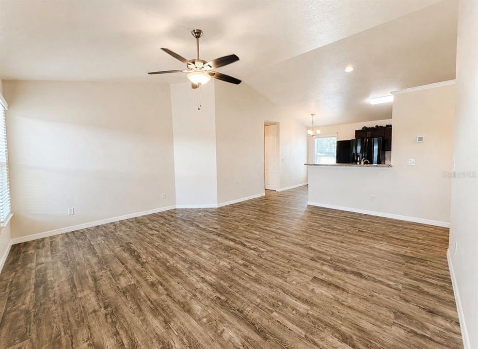 For Sale: $334,000 (3 beds, 2 baths, 1182 Square Feet)