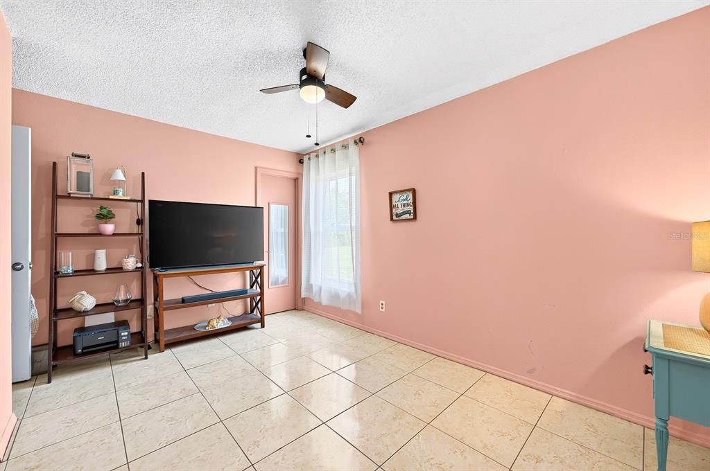 Activo con contrato: $270,000 (2 camas, 1 baños, 1000 Pies cuadrados)